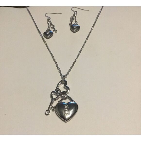 Pretty New Long Silver Hearts & Keys Necklace/Earring Set - Picture 1 of 3